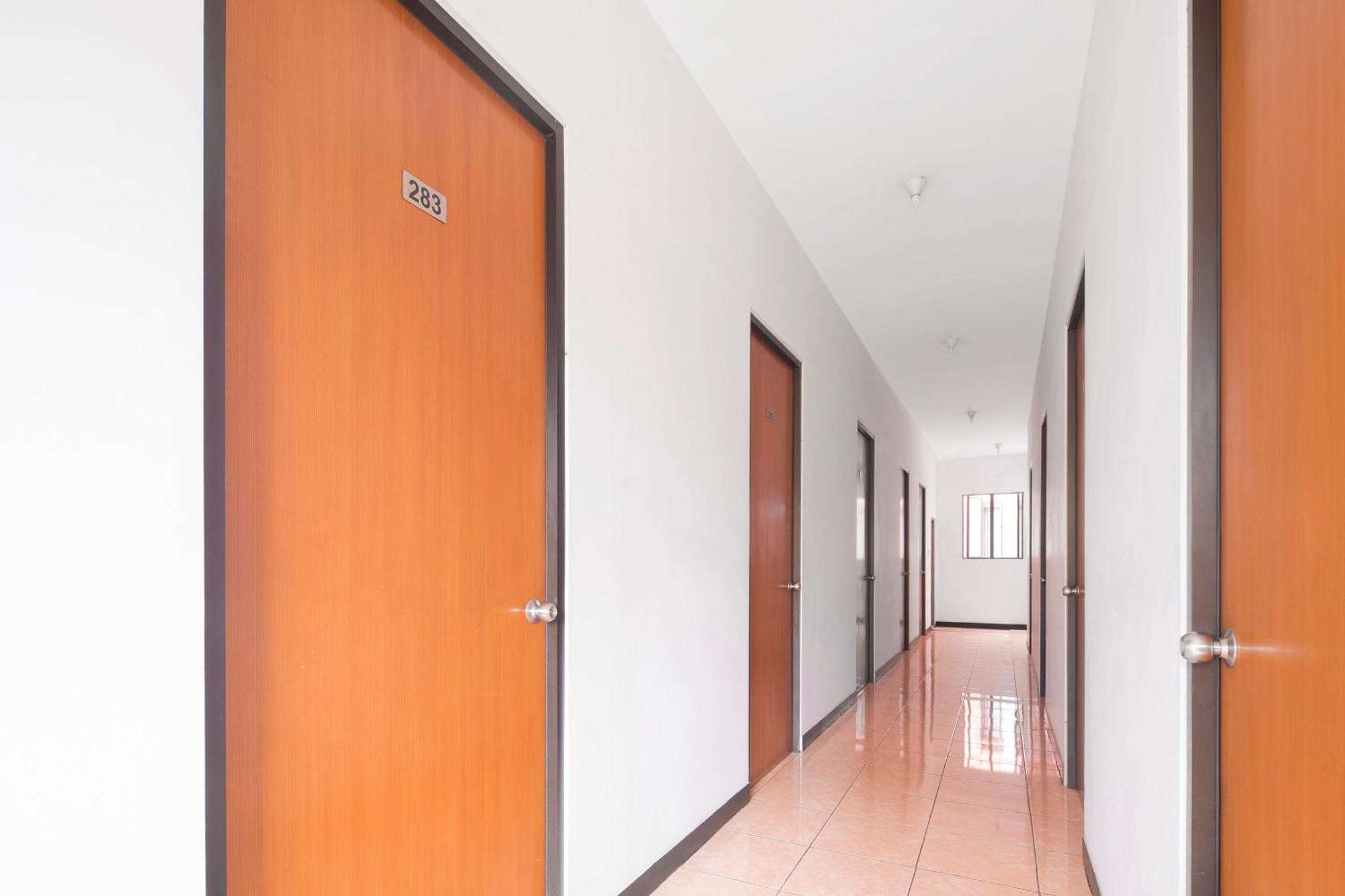 Super Oyo 866 Idola Residence Jakarta Exterior photo